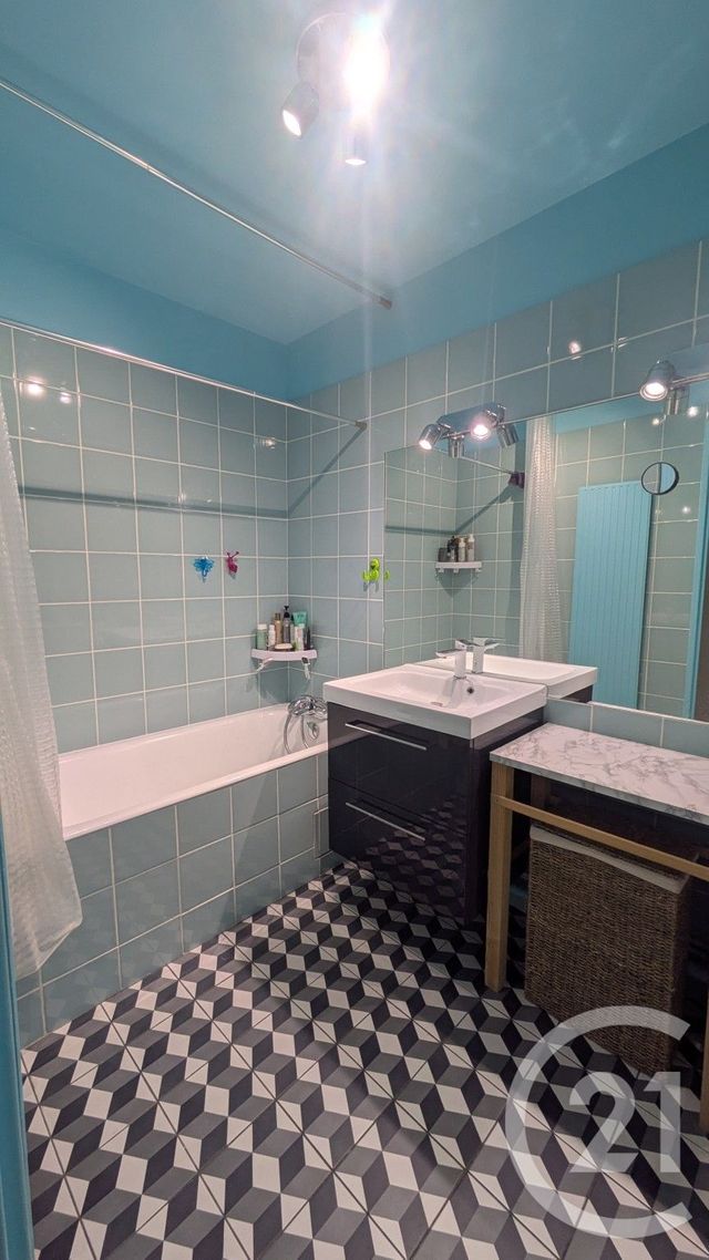 Appartement F2 à vendre - 2 pièces - 58.39 m2 - PARIS - 75019 - ILE-DE-FRANCE - Century 21 Flandre Crimée