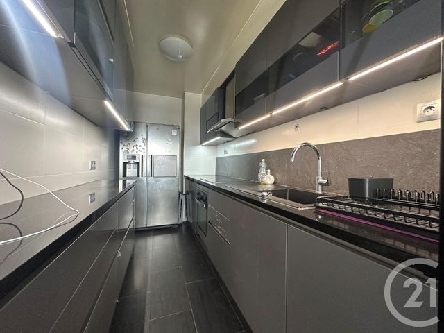 Appartement F5 à vendre - 5 pièces - 105.49 m2 - PARIS - 75019 - ILE-DE-FRANCE - Century 21 Flandre Crimée