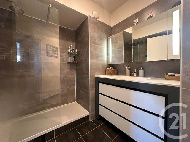 Appartement F5 à vendre - 5 pièces - 126.53 m2 - PARIS - 75019 - ILE-DE-FRANCE - Century 21 Flandre Crimée