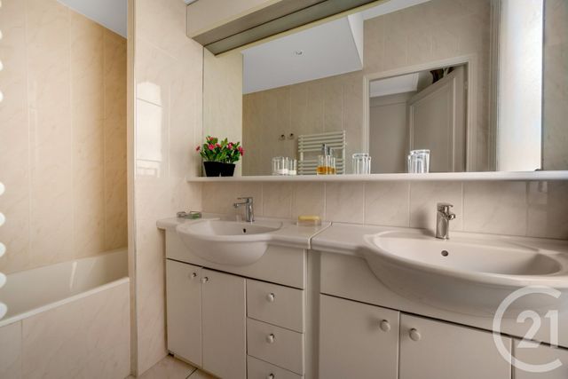 Appartement F5 à vendre - 5 pièces - 134.47 m2 - PARIS - 75009 - ILE-DE-FRANCE - Century 21 Flandre Crimée