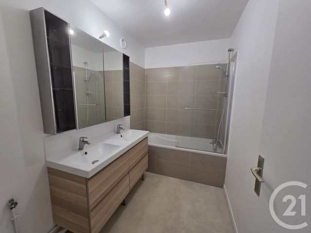 Appartement F3 à louer - 3 pièces - 63.31 m2 - PARIS - 75019 - ILE-DE-FRANCE - Century 21 Flandre Crimée