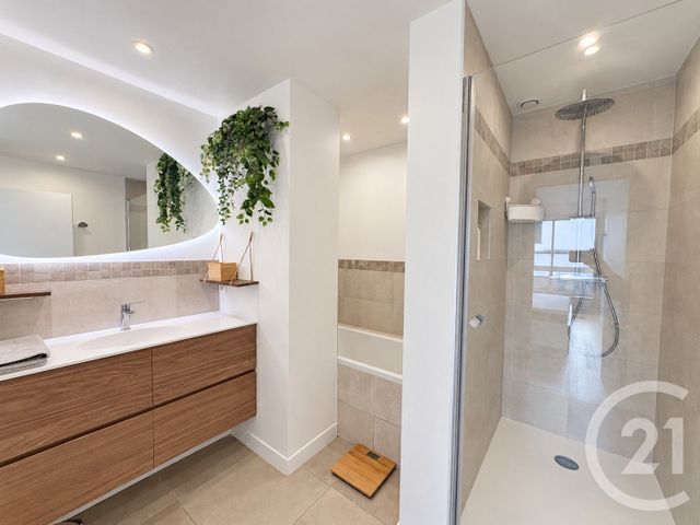 Appartement F4 à vendre - 4 pièces - 87.0 m2 - PARIS - 75019 - ILE-DE-FRANCE - Century 21 Flandre Crimée