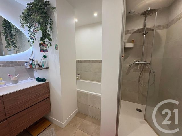 Appartement F4 à vendre - 4 pièces - 87.0 m2 - PARIS - 75019 - ILE-DE-FRANCE - Century 21 Flandre Crimée