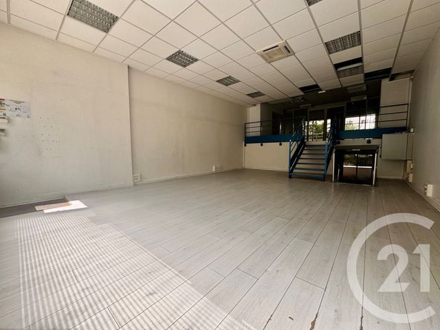 Appartement Atelier d'artiste à vendre - 5 pièces - 161.92 m2 - PARIS - 75019 - ILE-DE-FRANCE - Century 21 Flandre Crimée